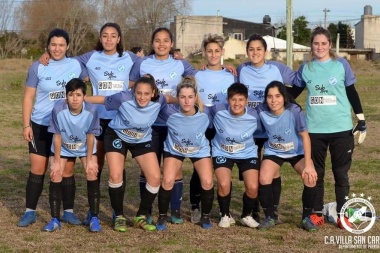 Las chicas son de Primera, los dirigentes de cuarta: en Villa San Machirulo Carlos quieren descender de prepo al fútbol femenino