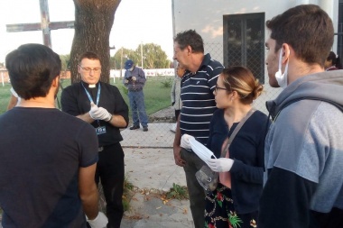 Ya hay polémica por el reparto de bolsas de alimentos: "Lo hicimos con Cáritas para que no haya uso político, todos quieren llevarse los laureles"
