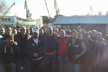 Trabajadores de Astillero movilizan a Gobernación para que se les diga por escrito que no habrá despidos