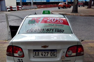 Publicidad en los taxis: ya hay empresas interesadas y tironeo por la tarifa