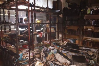Basura humana: quemaron la biblioteca de una escuela en Berisso