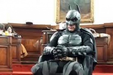 Después del robo de lo televisores Batman se cansó del destrato y ya no trabajará en el Hospital de Niños
