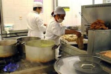 Subiendo la cuesta: 4.000 beneficiarios de planes sociales se reconvertirán como trabajadores gastronómicos