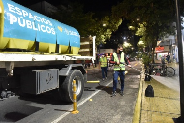 Juira bicho: en La Plata desinfectan locales comerciales y centros gastronómicos