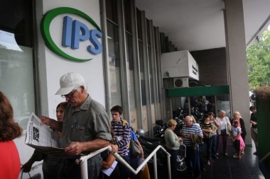 Desde este jueves cobran los jubilados y pensionados del IPS