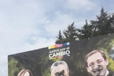 Se calienta la campaña y cartelazo va, cartelazo viene