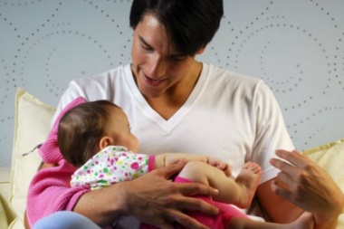 Padre también hay uno solo: quieren extender a 45 días la licencia por paternidad para empleados municipales