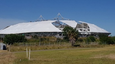 Hay caraduras que le siguen llamando"techo": el toldo del Estadio Provincial alcanzó el nivel gruyere