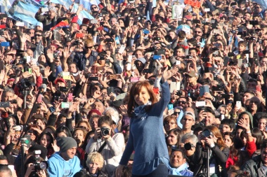 El lanzamiento de Cristina, entre Racing y Arsenal de Sarandí