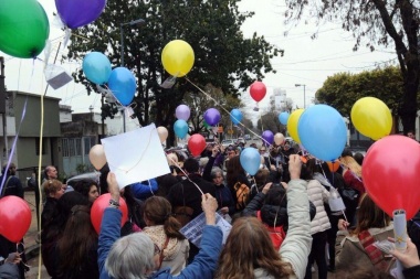 A 41 años de su apropiación, el cielo se llenó de globos multicolores por Clara Anahí Mariani