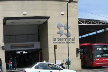 Terminal de Ómnibus: piden revisar cámaras de seguridad para esclarecer el ataque mafioso al auto de un periodista