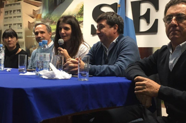 Al calor de las encuestas el peronismo platense empezó la rosca para el 2019