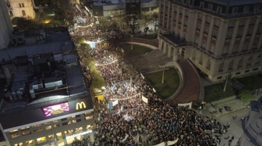 Una imagen aérea mostró la contundente movilización del peronismo platense contra la persecución judicial a Cristina