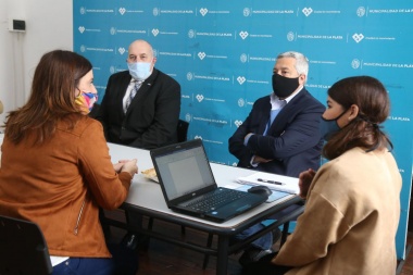 Abrirse al mundo: la Muni platense empezó a planificar programas con los cónsules de Fracia e Italia