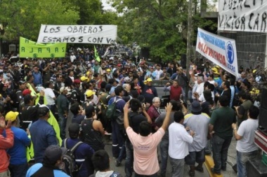Pidieron la liberación del Pata Medina y denunciaron despidos en un acto de la UOCRA  en Ensenada