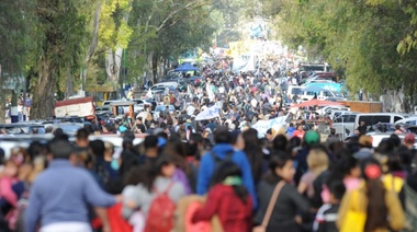 Ante una multitud en el Bosque de La Plata Cristina instó a "recuperar el derecho a ser felices"