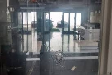 Volvieron a balear la sede del PJ La Plata: en pleno centro y nadie oyó ni vio nada