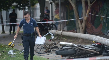 Por el estado de los cables y el poste, Edelap quedó en la mira tras la trágica muerte del médico del Hospital Gutiérrez