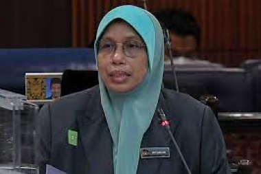 Hacen cola para  pedirle la renuncia: ministra de la Mujer de Malasia "aconsejó" a los maridos a golpear "suavemente" a  sus esposas