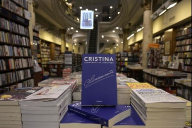 "La editorial lo entrega en cuentagotas": A $600, en La Plata no quedó ni un sólo libro de Cristina