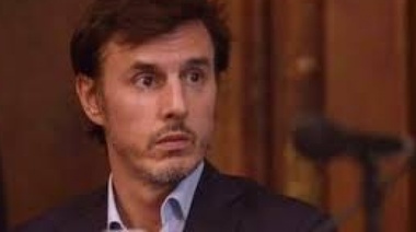 Desayunar con ginebra: el diputado marido de Pampita propuso demoler el edificio de Acción Social para que no hagan piquetes