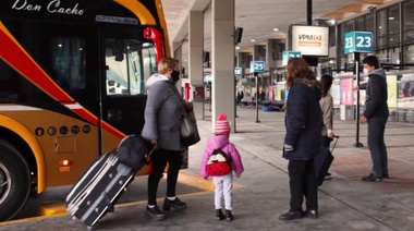 Vacaciones de Invierno: requisitos para el viaje de menores de edad en transportes públicos