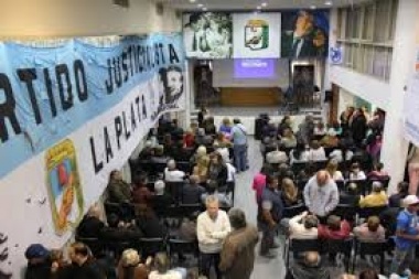 Garro ajusta clavijas mientras la oposición va a una interna paleontológica