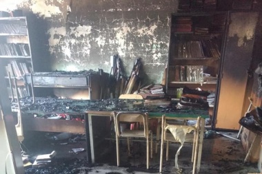 "Ataque mafioso", dijo Garro sobre el incendio de la Escuela 88 de Villa Elisa