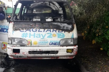En Berisso quemaron la camioneta a un precandidato a intendente y los Bomberos dicen que fue intencional