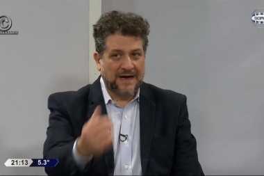 Para Arias, la Estatua se hizo los rulos con que iba a ser candidato a concejal: "Nadie le prometió ningún lugar en la lista, no se qué película se habrá hecho"
