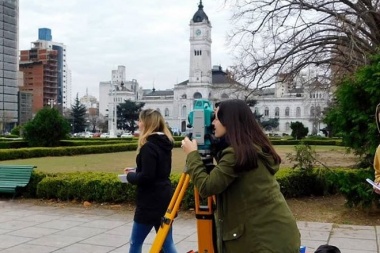 Estudiantes de la UNLP desarrollan un novedoso modelo para determinar la aptitud de terrenos en la realización de obras