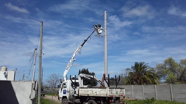 Que no se corte: arrancó la ampliación de la red eléctrica para Parque Sicardi y Villa Garibaldi