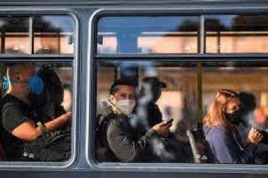 El Bicho sigue dando vueltas: recomiendan usar barbijo en el transporte público