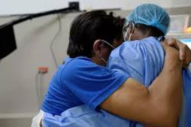 La enfermería, que acumula 60 muertos, reclama sueldo mínimo de 70 mil pesos