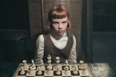 Recomendame una Buena: Gambito de Dama, una de ajedrez que pone los pelos de punta