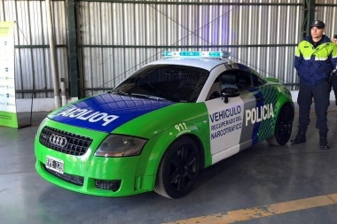 Si te corren con ese date preso: un super Audi secuestrado al narcotráfico ya es patrullero que recorre la autopista