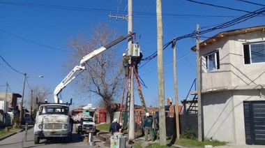 Hormigón puro: Edelap sigue colocando columnas grosas en puntos estratégicos del tendido eléctrico