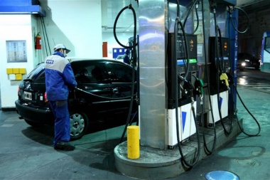 De madrugada y entre la niebla YPF aumentó 5% la nafta y el gas oil