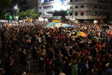 Milei tuvo su primer muerto en La Plata: un jubilado murió en el cacerolazo de 7 y 50