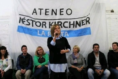 En campaña. Saintout dijo en Los Hornos que va a "recuperar la intendencia de La Plata"