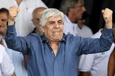 Moyano cierra en La Plata el acto de gremios que apoyan a Saintout, Secco y Cagliardi