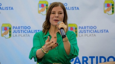 Teléfono, Alberto: "tenemos un presidente que está sentado al lado de Cristina y no la escucha", dijo Saintout