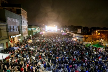 Con El Bombón y otros de sus hitazos, Los Palmeras dejaron todo en el cumpleños 218 de Ensenada