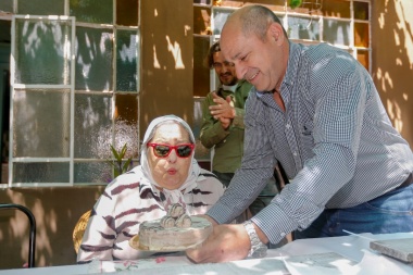 Hebe de Bonafini celebró sus 90 años en la casa de su infancia ensenadense