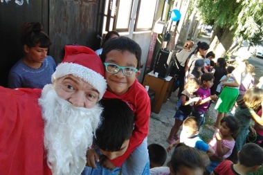 Papá Noel tiene prohibido faltar: ya están los centros de recepción de la campaña de La Plata Solidaria