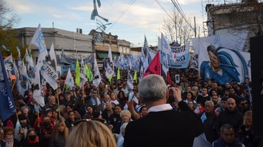 Kilómetro 0 del 17 de octubre del '45: contundente rechazo del peronismo de Berisso a la persecución judicial a Cristina