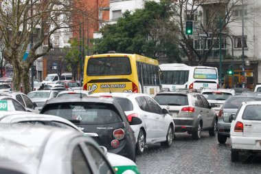 Con un auto cada 2 habitantes, La Plata se ha convertido en la ciudad de la furia