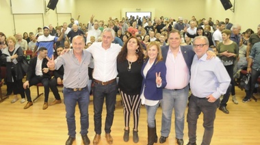 Cagliardi mostró en Berisso el Pacto Social con el que aspira a gobernar