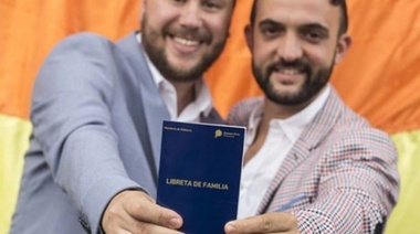 "Para que reinen el amor y la igualdad": así dio el si quiero un diputado que se casó con su novio