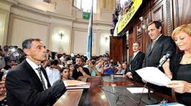 ¿Casualidad o tiroteo interno?: el mismo día en que Macri aumentó los sueldos de sus funcionarios, Garro se opuso a la misma suba en el Concejo Deliberante